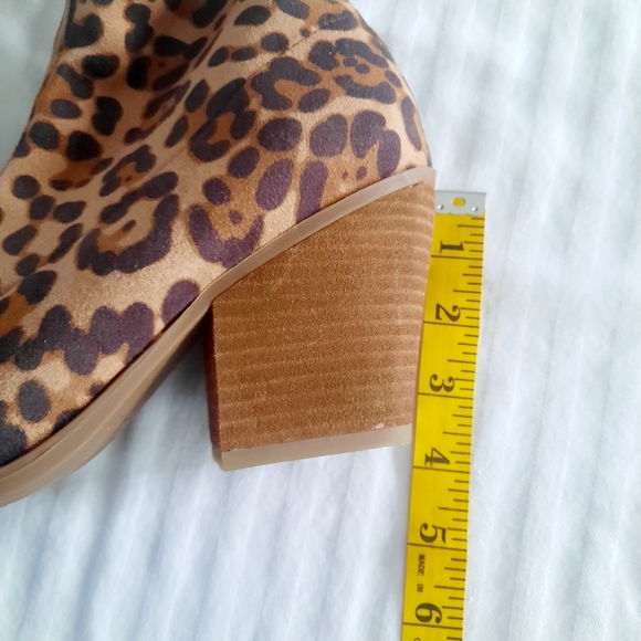 Leopard print ankle booties Size 8.5 - Picture 9 of 11